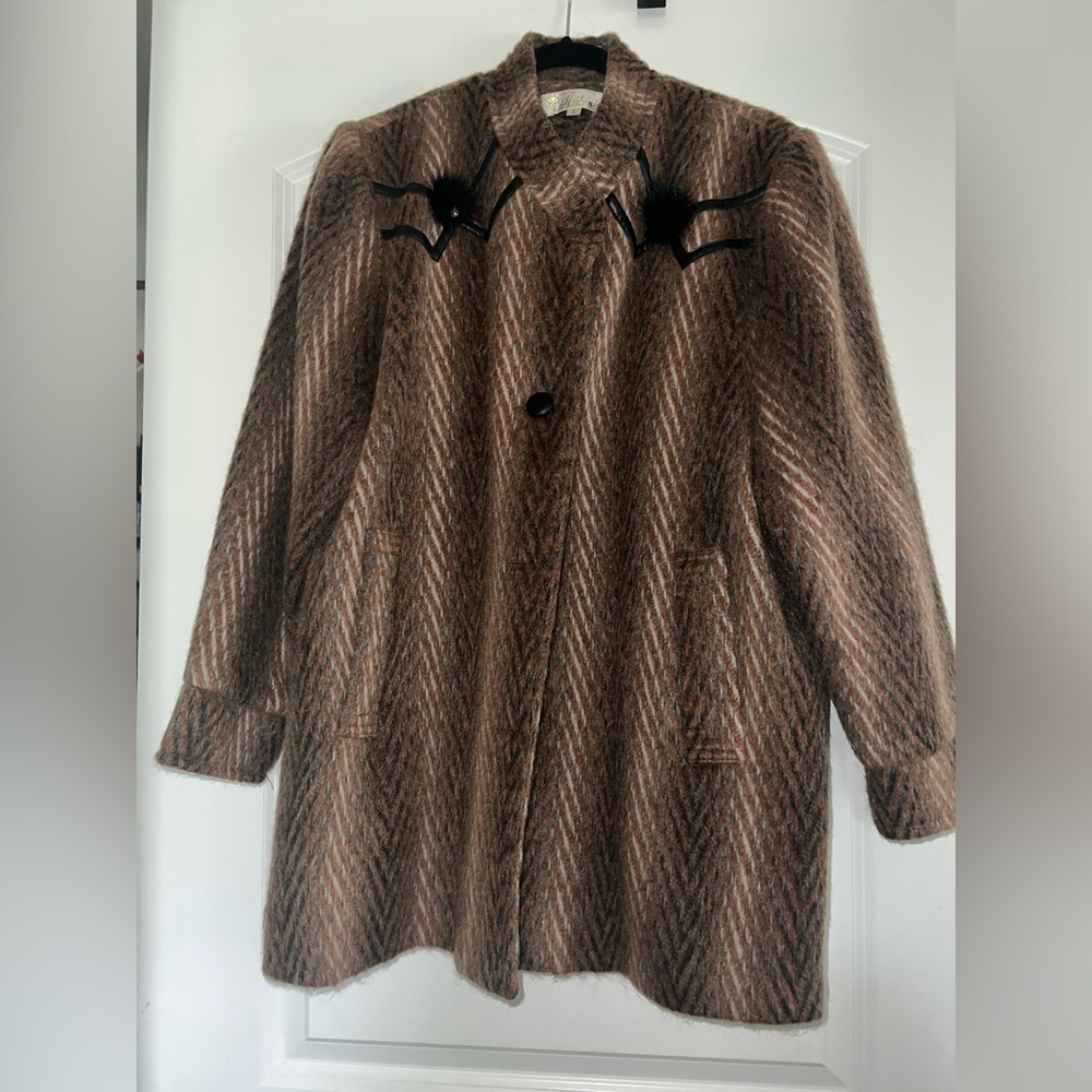 Vintage Antonio Coat 3/4 inch sleeves with fur accents.